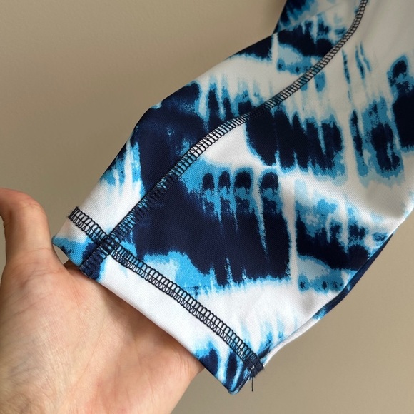 PGA Tour Blue and White Tie Dye Print Ankle Leggings, Size Large - Picture 7 of 16